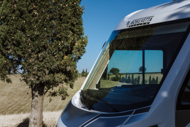 Mobilvetta Kea I64 Autocaravana integral con 4 plazas para viajar y 4 para dormir.